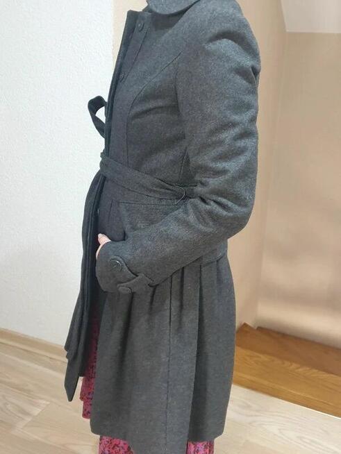 Grafitowy płaszcz z paskiem XS Cropp