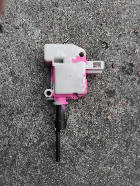 Silniczek klapki wlewu paliwa mercedes ml w 163 lift