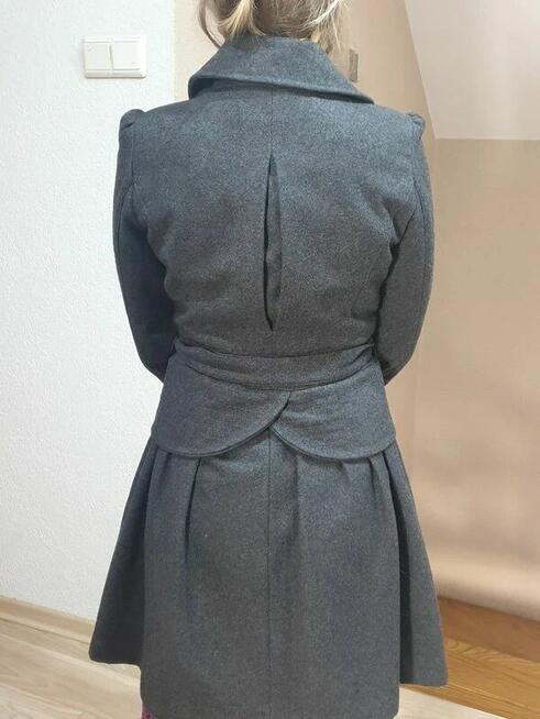 Grafitowy płaszcz z paskiem XS Cropp