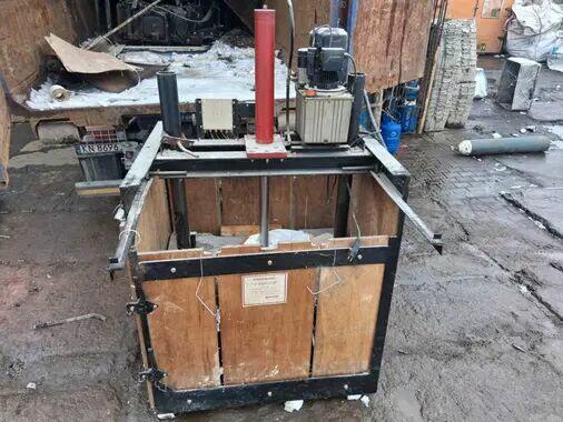 Belownica prasa hydrauliczna do makulatury folii Gansow