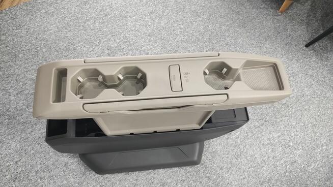 Stolik samochody VW Multibank T7