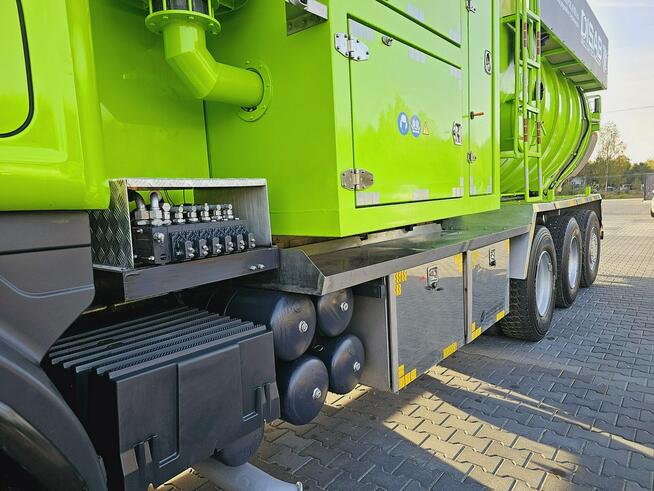 Scania Disab Centurion P210/8 Ładowarka próżniowa ssąco-nadmuchowa koparka ssąca substancje sypkie