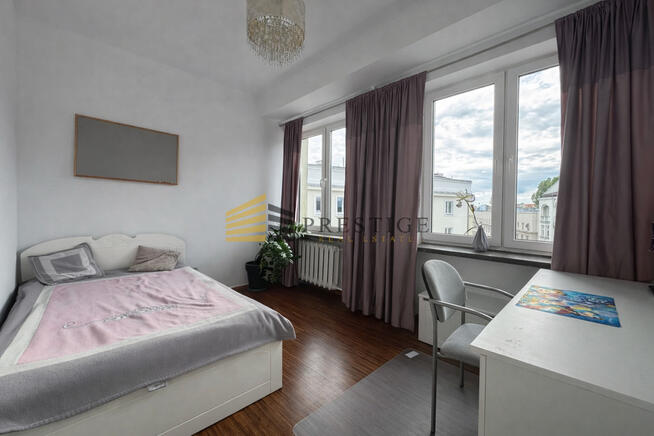 Mieszkanie 4 pokoje przy metrze