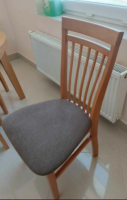 Stół drewniany z 4 krzesłami