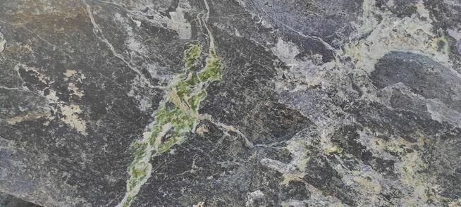 Bryła kamienna Zielona serpentynitowa. Ozdobna na skalniak.