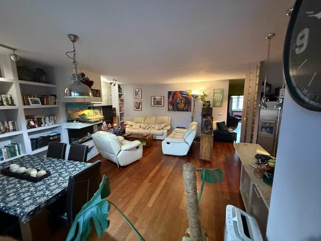 Apartament 4-ro pokojowy z balkonem obok Parku i metra