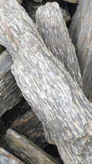 Słupy, szpile gnejsowe do ogrodu. Bardzo wysokie monolity