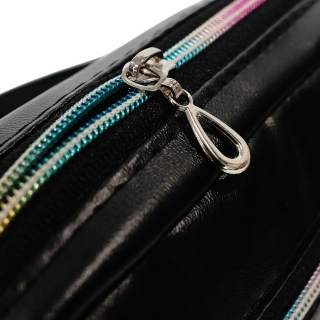 Mini Torebka Box – Czarna z Motywem Czaszek i Kwiatów
