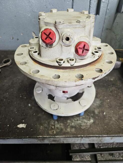 Serwis, naprawa pomp i silników hydraulicznych oraz pomp wod