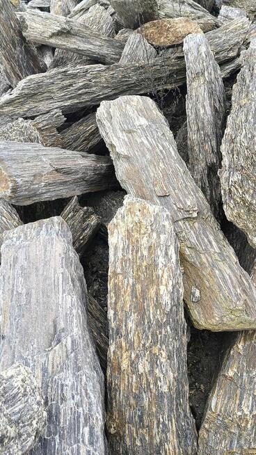 Słupy, szpile gnejsowe do ogrodu. Bardzo wysokie monolity