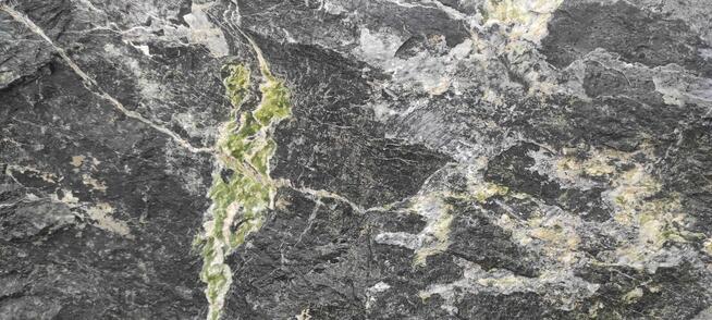 Bryła kamienna Zielona serpentynitowa. Ozdobna na skalniak.