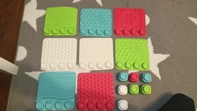 Mata edukacyjna Ścieżka sensoryczna Clementoni klocki 6m+