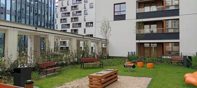 2 pokoje z ogródkiem i garażem