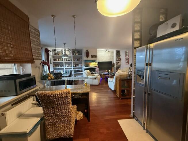 Apartament 4-ro pokojowy z balkonem obok Parku i metra
