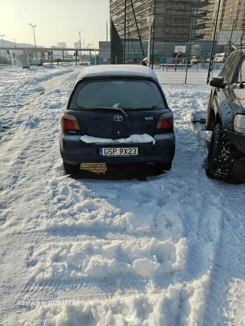 Syndyk sprzeda samochód osobowy TOYOTA YARIS 2002