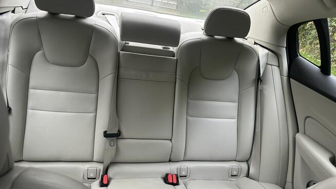 VOLVO S60 BENZYNA 2,0 T6 310KM AWD MOMENTUM PRO