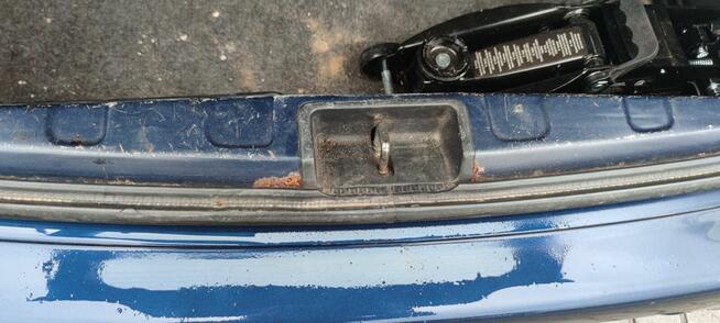 Syndyk sprzeda samochód osobowy TOYOTA YARIS 2002