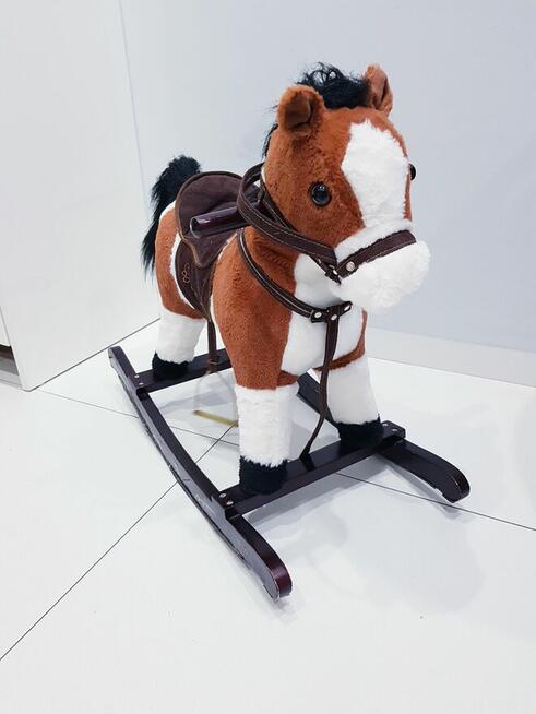 Interaktywny koń na biegunach