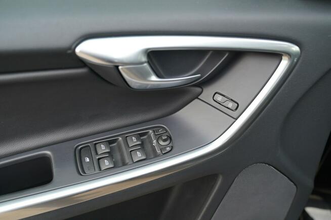 Volvo XC 60 SUMMUM nawi panorama HARMAN bixenon-led SKÓRA el.klapa EL.FOTELE