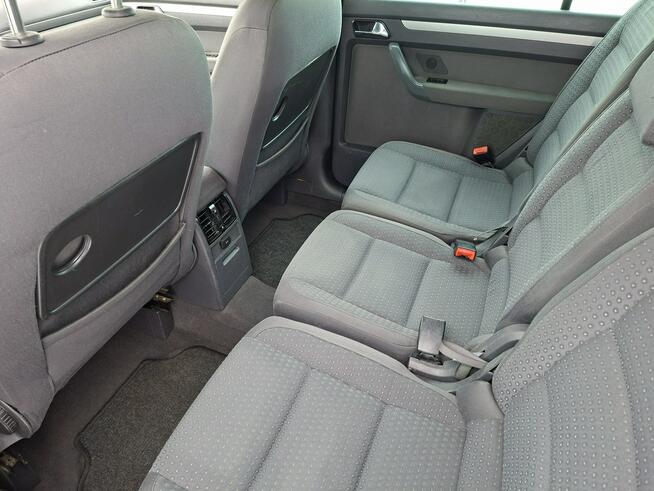 Volkswagen Touran 2.0 diesel klimatyzacja hak ważne opłaty