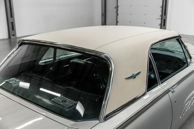 Ford Thunderbird 6.4 V8. Stan kolekcjonerski. 1963. Stan kolekcjonerski.