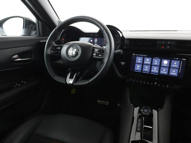 Alfa Romeo Junior automat full LED virtual cocpit navi klima auto kamera i czujniki park