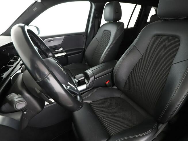 Mercedes GLB automat full LED półskóra panorama navi klima auto grzane fotele kamer