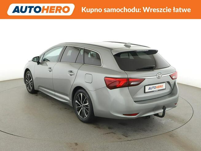 Toyota Avensis automat skóra panorama navi klima auto grzane fotele kamera hak