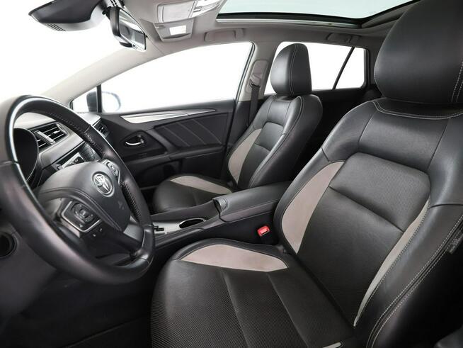 Toyota Avensis automat skóra panorama navi klima auto grzane fotele kamera hak