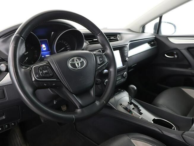 Toyota Avensis automat skóra panorama navi klima auto grzane fotele kamera hak