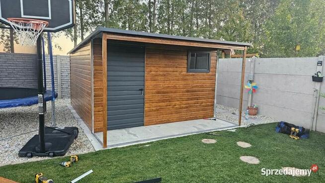 Schowek ogrodowy 4x4 drewnopodobny z wiatą 4x1