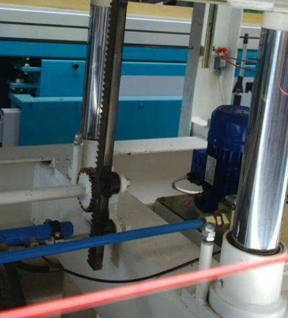 Półkowa prasa hydrauliczna ICOTET CON 2