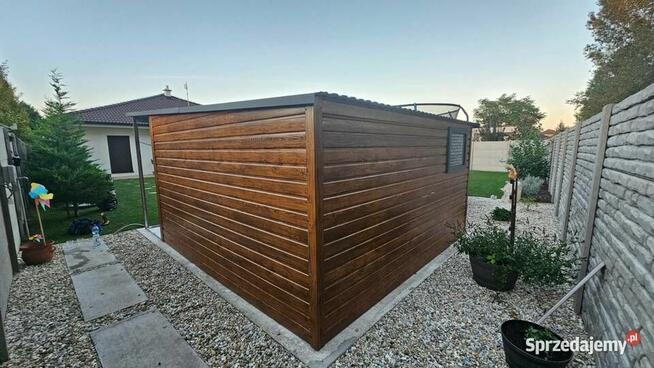 Schowek ogrodowy 4x4 drewnopodobny z wiatą 4x1