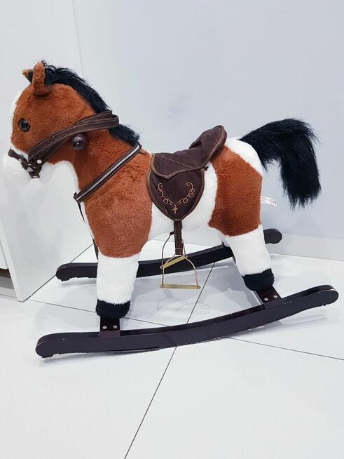 Interaktywny koń na biegunach