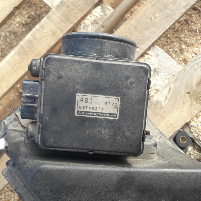 Przepustnica obudowa filtra powietrza Mitsubishi Carisma