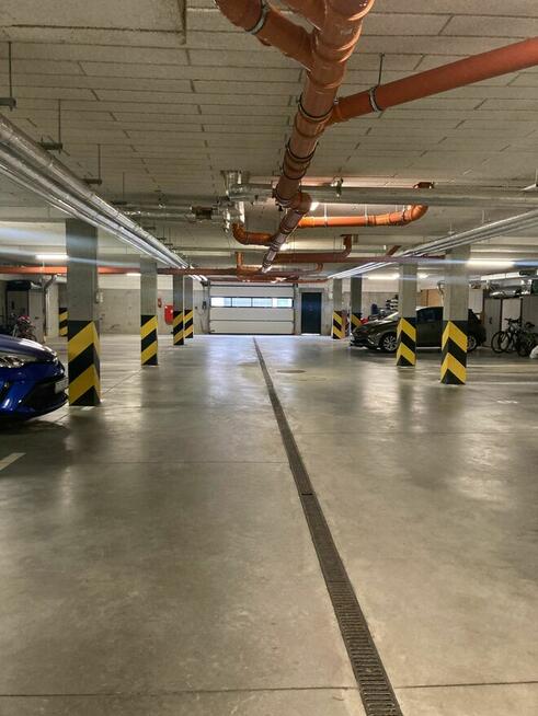 Obniżka ceny. Nowa Cukrownia miejsce w garażowcu nr. 11