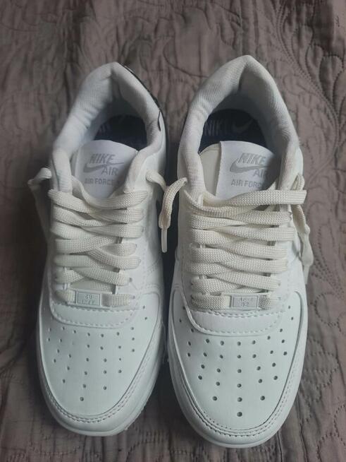 Sprzedam buty Nike Air Force 1 Low białe