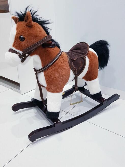 Interaktywny koń na biegunach