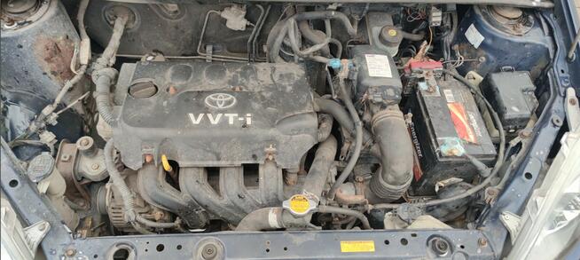 Syndyk sprzeda samochód osobowy TOYOTA YARIS 2002