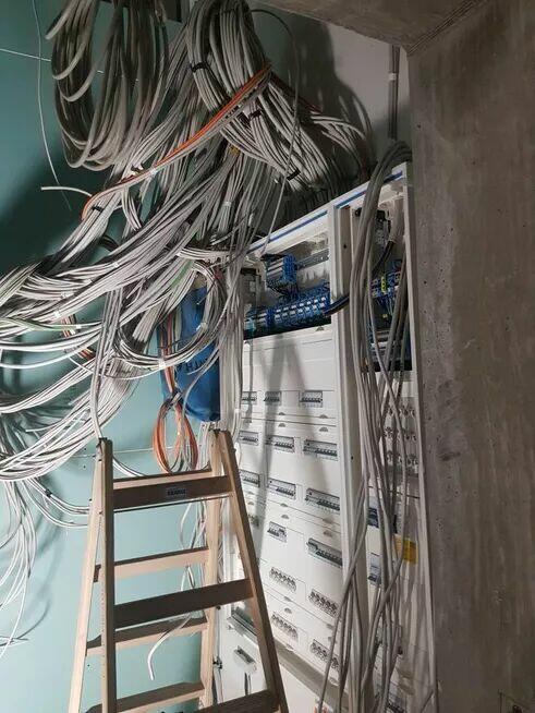 Elektryk Usługi elektryczne Instalacje elektryczne