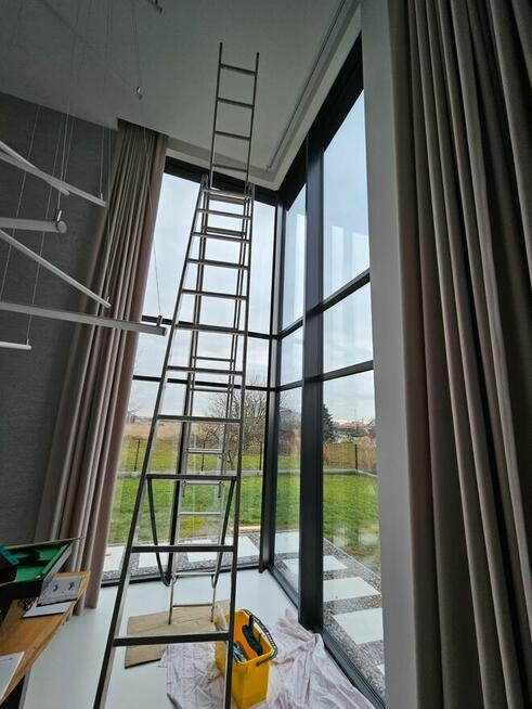 Mycie okien antresoli witryn sklepowych przeszkleń daszków