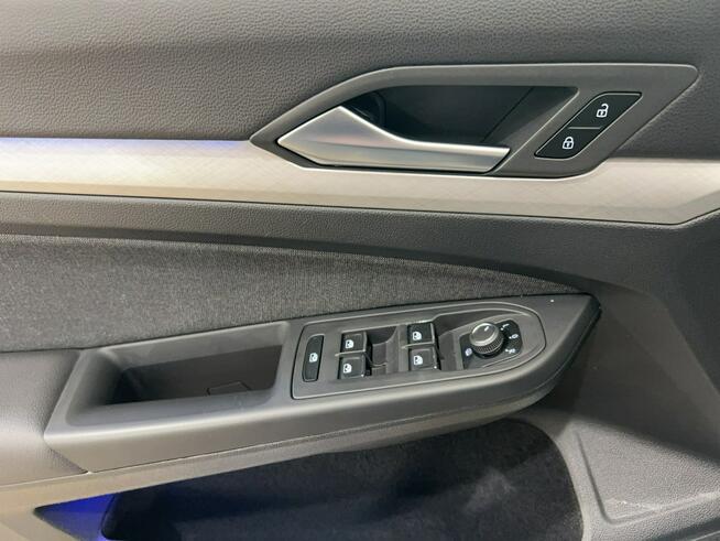 Volkswagen Golf VIII 1.0 eTSI Life DSG Hatchback