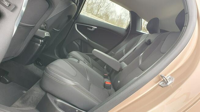 Volvo V40 2.0 D2 120KM # Momentum # NAVI # Półskóra # Piękny Kolor # Serwis ASO