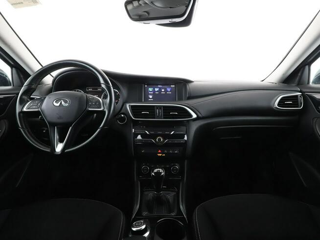 Infiniti Q30 1.5d Tempomat Klimatronik Navi Grzane Fotele Elektryka ParkAssist LED