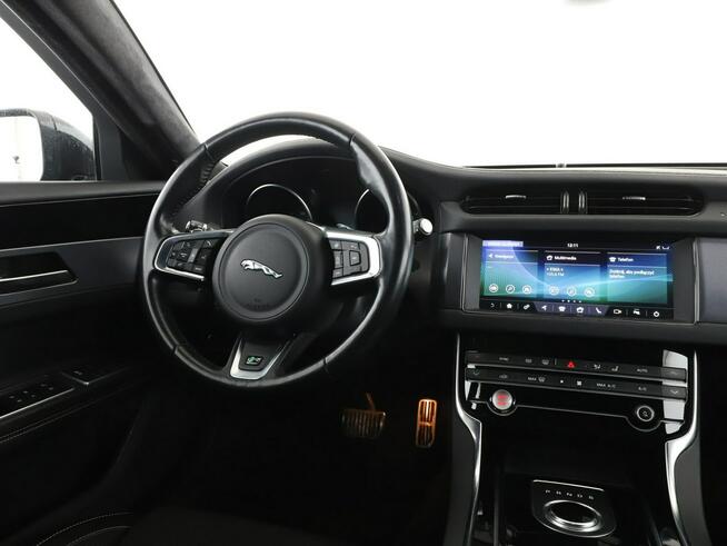 Jaguar XF 20d Automat R-Sport AWD Navi Tempomat GrzaneFotele Meridian Kamera LED