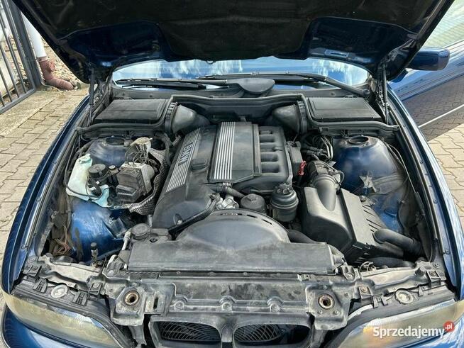 BMW 523 samochód osobowy 1998r