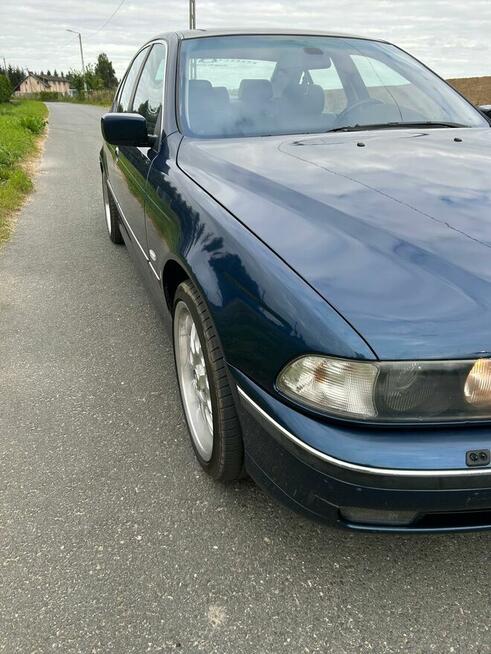 BMW 523 samochód osobowy 1998r