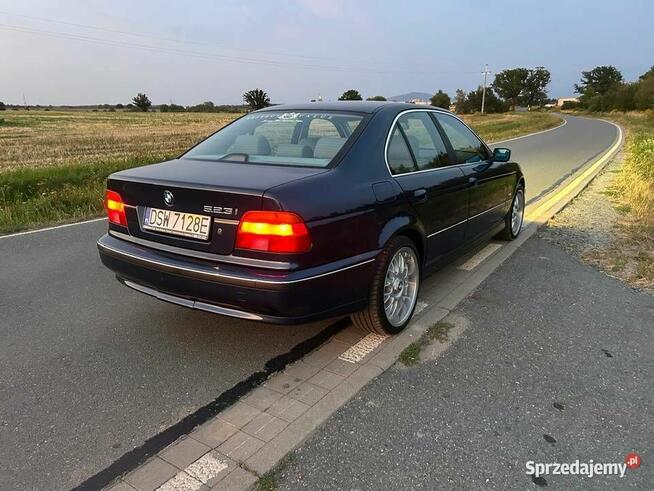 BMW 523 samochód osobowy 1998r