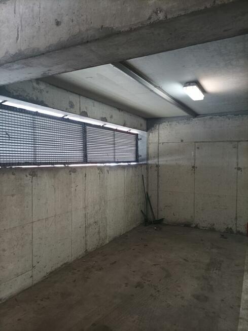 Wynajmę miejsce parkingowe w garażu fliegera 18