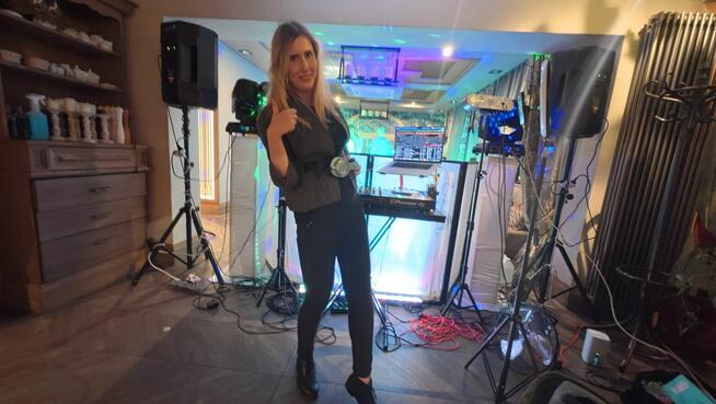 Nowoczesna Djka Muzyczna na Nowoczesne Potrzeby Animatorka z